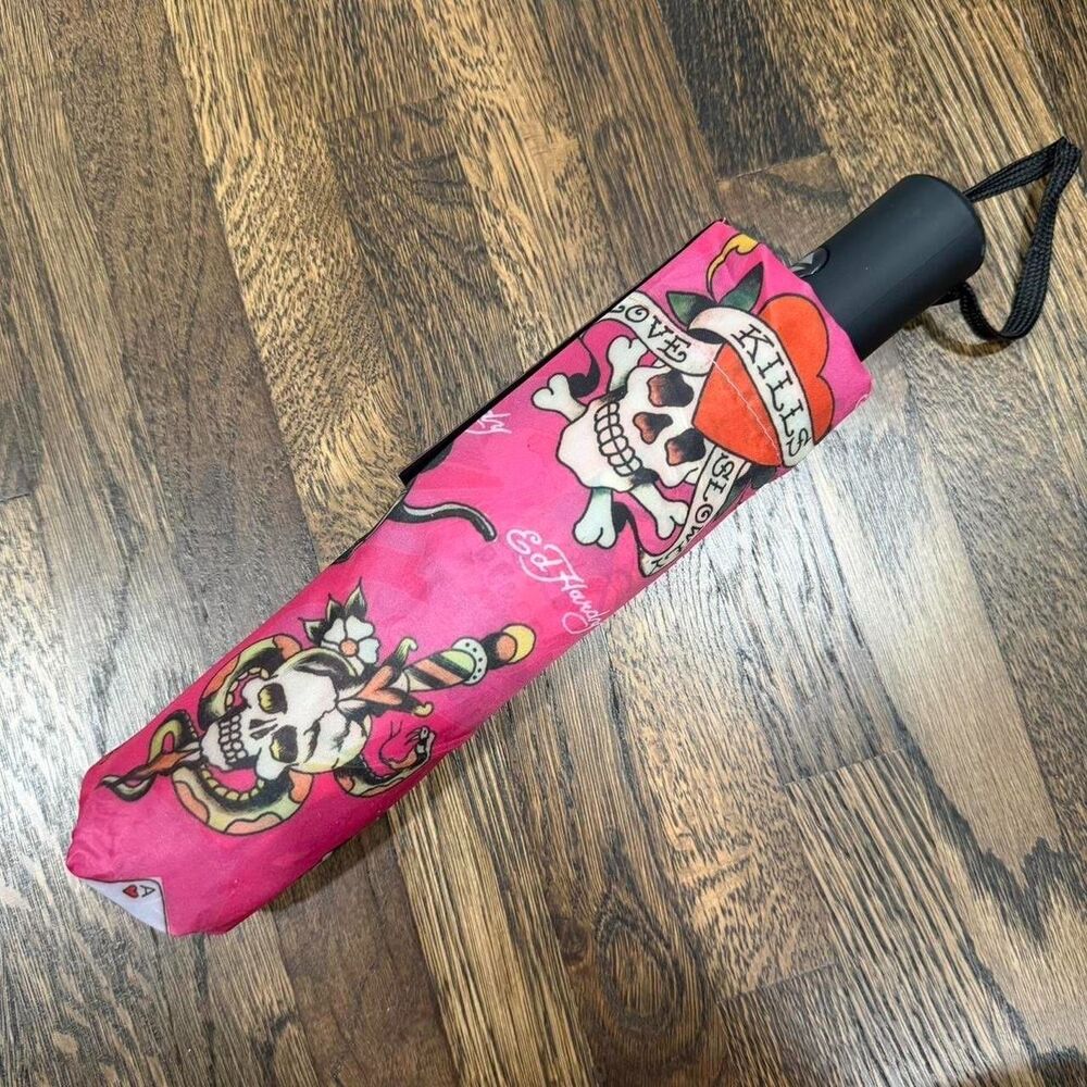 pink ed hardy umbrella with skulls and hearts design (NWT)